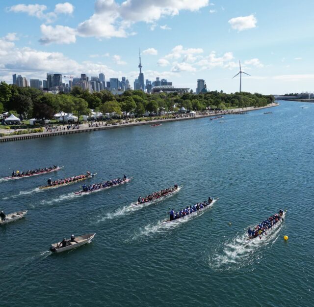 It is going to be an epic day at the @timhortons GWN Dragon Boat Challenge.
.
#toronto #dragonboat #dragonboatfestival #dragonboatlife #gwn #gwndragonboat #idbf #paddle #majorleaguedragonboat @afterburnto @agakhan.foundation @leftfieldbrewery #dragonboats #torontowaterfront
